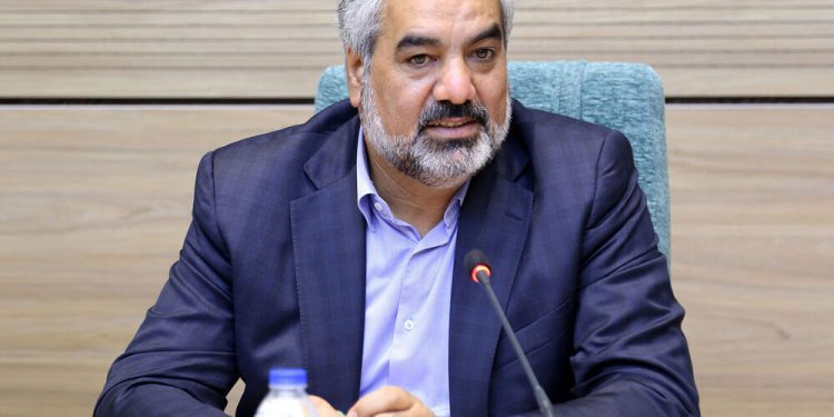 کالاهای اساسی موردنیاز مردم تأمین و ذخیرهسازی شود