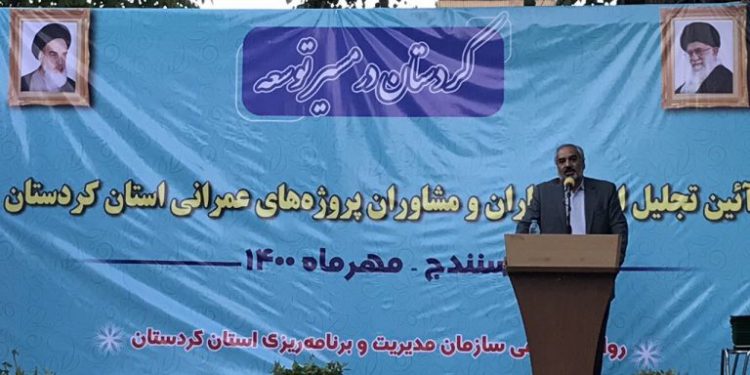 بخش عمده ای از توسعه استان را مرهون پیمانکاران هستیم/امروز اتمام ریل‌گذاری راه آهن سنندج