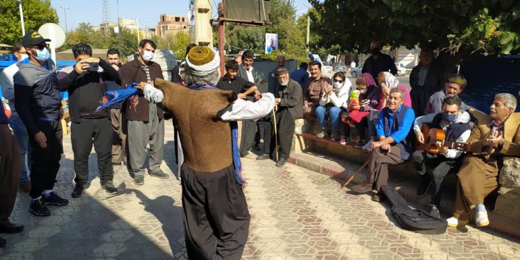 گزارش تصویری مراسم/ استقبال مردمی از پانزدهمین جشنواره بین‌المللی تئاتر خیابانی مریوان