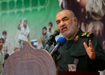 سرلشکر سلامی: آمریکا بیش از 40 جنگ در دنیا به راه انداخته است/ آمریکا کارخانه تولید دیکتاتورهای عالم