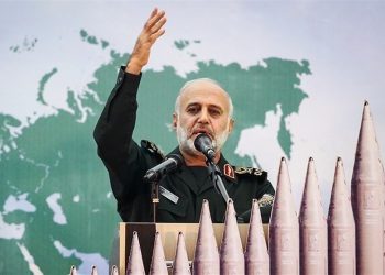 هشدار سرلشکر رشید درباره هرگونه ماجراجویی علیه مراکز هسته‌ای؛ پایگاه‌هایتان را بی‌درنگ می‌زنیم