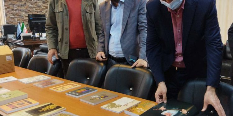 15 جلد کتاب موسیقی به ادارهکل میراثفرهنگی کردستان اهداء شد