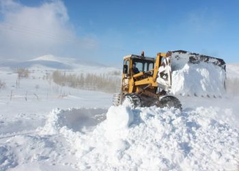 ارتفاع برف در برخی مناطق کوهستانی بوکان به یک متر رسید