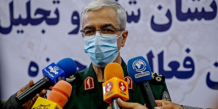 سرلشکرباقری: همکاریهای نظامی ایران و جمهوری آذربایجان توسعه مییابد