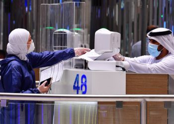 همزمان با همه‌گیری اُمیکرون مقررات سفر از ایران به عراق، امارات و لبنان اعلام شد