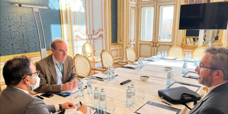 آغاز رایزنیهای دیپلماتیک باقری در وین