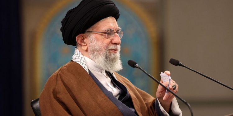 در دیدار تصویری با جمعی از قشرهای مختلف مردم تبریز رهبر معظم انقلاب: رعایت نکردن برخی تذکرات در برجام به مشکلات بعدی منجر شد