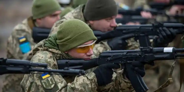 آخرین تحولات اوکراین / رئیس جمهوری اوکراین حکومت نظامی اعلام کرد