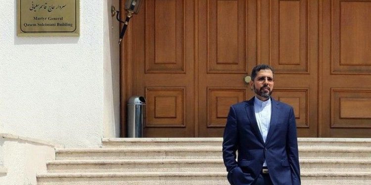 به منظور شرکت در اجلاس سازمان همکاریهای اسلامی؛ سخنگوی وزارت خارجه در راس هیأتی بلندپایه عازم پاکستان شد