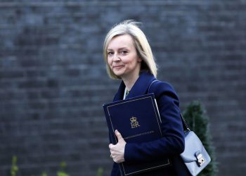 لیز تراس پرداخت بدهی انگلیس به ایران را تایید کرد