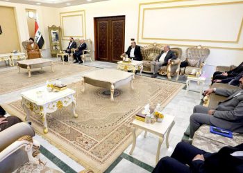 در دیدار حکیم و نماینده ولی فقیه در امور حج و زیارت؛ ایران و عراق، راه‌های تسهیل سفر زائران عتبات عالیات را بررسی کردند