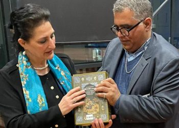 قرائت اشعار «نظامی گنجوی» و «مولانا» در جشنواره بین‌المللی شعر «لاهه» هلند