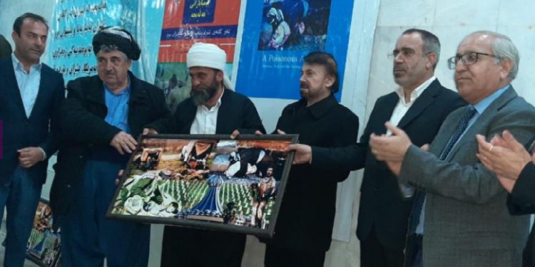 با حضور محمد حاجی محمود و احمد ناطقی؛ از دو کتاب با موضوع بمباران شیمیایی حلبچه رونمایی شد