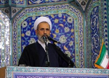 خطیب قم: بیگانگان درصدد شکستن اتحاد جریان‌های شیعه و سنی عراق هستند