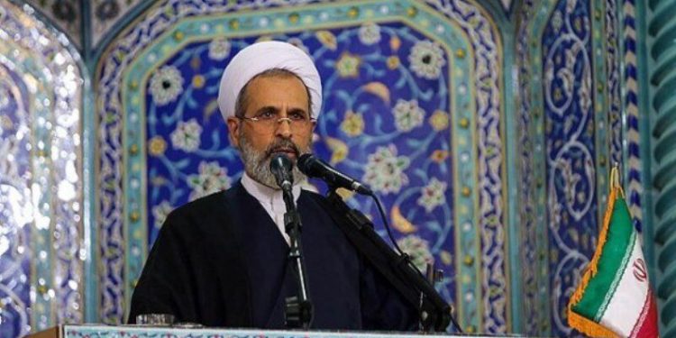 خطیب قم: بیگانگان درصدد شکستن اتحاد جریانهای شیعه و سنی عراق هستند