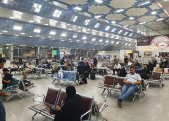 سرگردانی ۱۳ ساعته مسافران ایرانی بعد از لغو پروازها در نجف