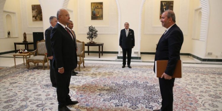 سفیر ایران استوارنامه خود را تسلیم رئیس جمهور عراق کرد