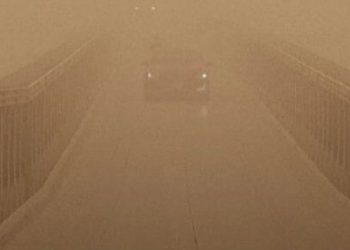 ده‌ها مورد خفگی بر اثر طوفان گرد و غبار در عراق؛ کویت و عربستان هشدار دادند