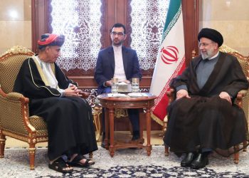 دقایقی پیش انجام شد؛ دیدار آیت‌الله رئیسی با نخست وزیر عمان در کاخ العلم