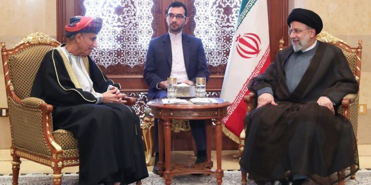 دقایقی پیش انجام شد؛ دیدار آیت‌الله رئیسی با نخست وزیر عمان در کاخ العلم