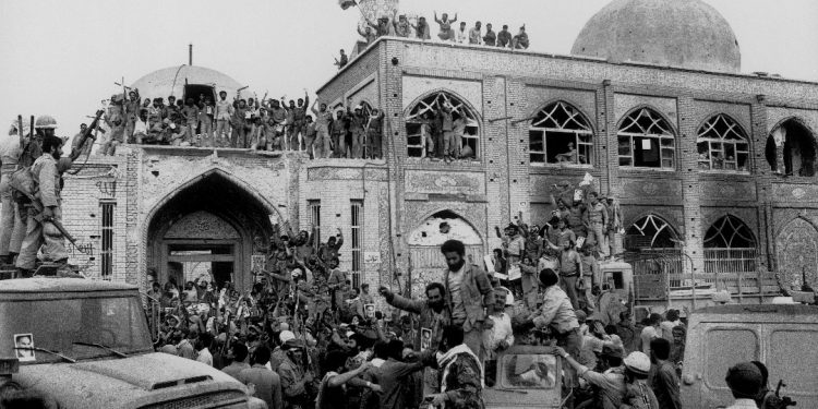 سربازان ولایت یکی از بزرگترین تدابیر امام راحل را به مرحله اجرا در آوردند