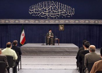 رهبر معظم انقلاب در دیدار دست‌اندرکاران حج: رژیم صهیونیستی دولت‌هایی را که به سمت عادی‌سازی روابط با آن رفتند استثمار می‌کند