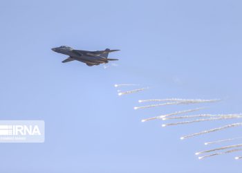 سانحه برای جنگنده F14 ارتش/ خلبان و کمک خلبان هواپیما را ترک کردند