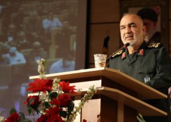 در آیین گرامیداشت سی امین سالگرد تشکیل قرارگاه ثارالله تهران؛ فرمانده کل سپاه: اجازه نمی‌دهیم دست دشمن به حریم امنیت ما برسد