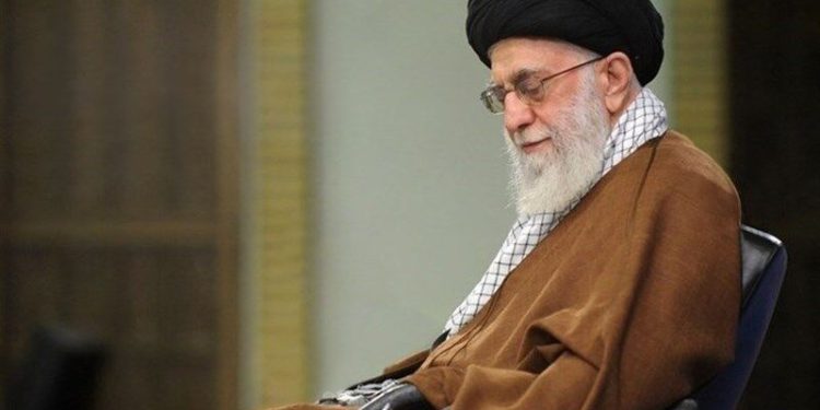 رهبر انقلاب در پیام به حجاج بیت الله الحرام؛ غرب مستکبر در منطقه حساس ما و به تازگی در همه جهان ضعیف‌تر شده است