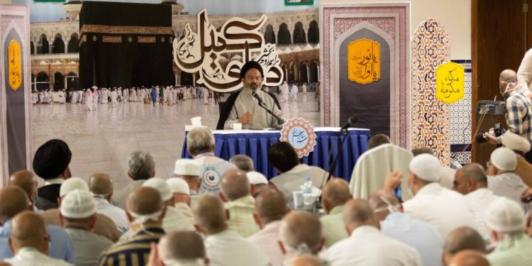 زائران ایرانی در جوار بیتاللهالحرام دعای کمیل خواندند