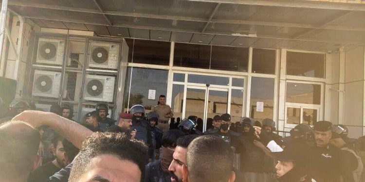 حمله عراقی های خشمگین به دفتر صدور روادید ترکیه در نجف