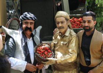 برگزاری سومین جشنواره توت فرنگی در شهرستان سنندج