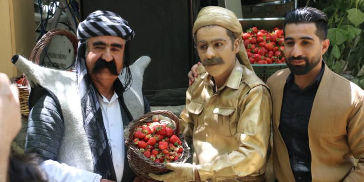 برگزاری سومین جشنواره توت فرنگی در شهرستان سنندج