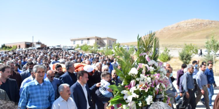 پیکر پروفسور ستاره در بهشت باغ رضوان بیجار آرام گرفت