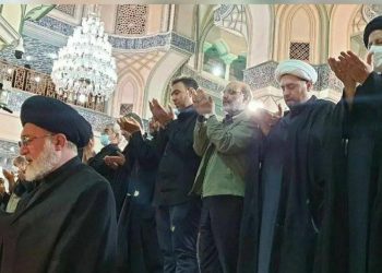 رئیس‌جمهور در نماز ظهر عاشورا حضور یافت