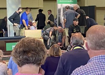 حمله به “سلمان رشدی” نویسنده مرتد کتاب آیات شیطانی در نیویورک