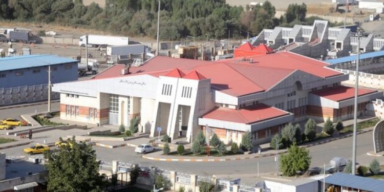 تردد زائران اربعین از مرز باشماق مریوان آغاز شد