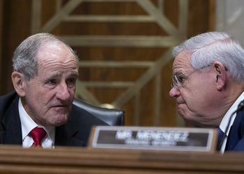 2سناتور آمریکایی: واشنگتن در مناقشات اربیل و بغداد مداخله کند