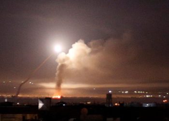 مقابله پدافند هوایی سوریه با اهداف متخاصم در آسمان دمشق