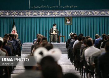 رهبر: نخبگان آبروی ایران هستند