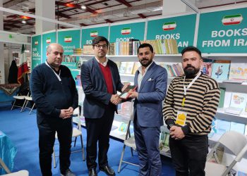 حضور دانشجویان و اساتید دانشگاهی اقلیم کردستان در غرفه کتاب ایران در نمایشگاە سلیمانیە