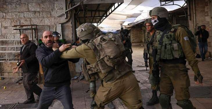 زخمی شدن ده‌ها فلسطینی در الخلیل با حمله شهرک‌نشینان افراط‎ی صهیونیست