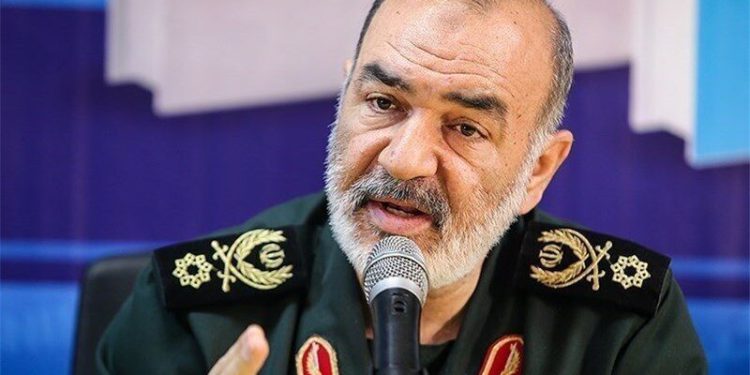 فرمانده کل سپاه: دشمنان و فریب خوردگان از پیشرفت کشور ناراحت هستند