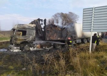 یک کامیون ترکیه‌ای در مرز باشماق مریوان دچار حریق شد