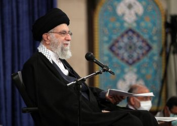 توصیه رهبر انقلاب درباره بزرگ نگه داشتن حادثه تروریستی شاه چراغ