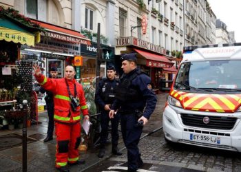 مکرون: کردهای مقیم فرانسه هدف یک حمله فجیع قرار گرفته اند/ ناآرامی در پاریس پس از تیراندازی