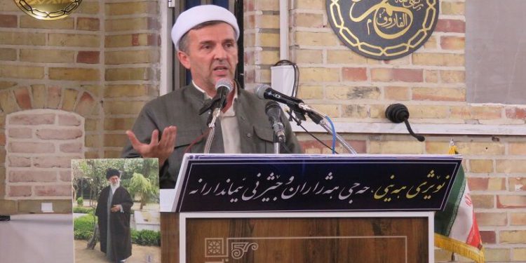 امام جمعه مهاباد: همبستگی تنها راه مقابله با تحریمهای ظالمانه غرب است