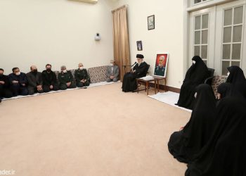 رهبر انقلاب اسلامی در دیدار خانواده و اعضای ستاد بزرگداشت سردار سلیمانی: کار بزرگ شهید سلیمانی حفظ، رشد دادن، مجهز کردن و احیای جبهه مقاومت بود