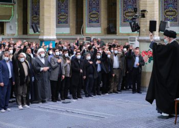 رهبر انقلاب اسلامی در دیدار جمعی از مداحان و شاعران اهل‌بیت‌ علیهم‌السلام: نقشه جامع دشمن شکست خورد چون محاسبات آنها غلط و اراده جمهوری اسلامی قوی‌تر بود