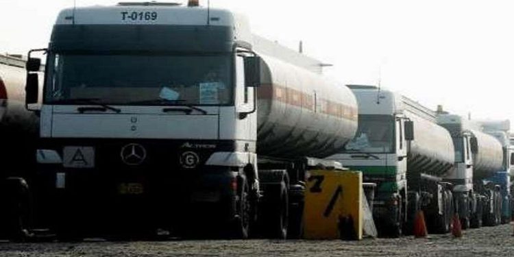 ترخیص 150 تانکر در مرز باشماق مریوان با تایید اداره استاندارد امکان پذیر است